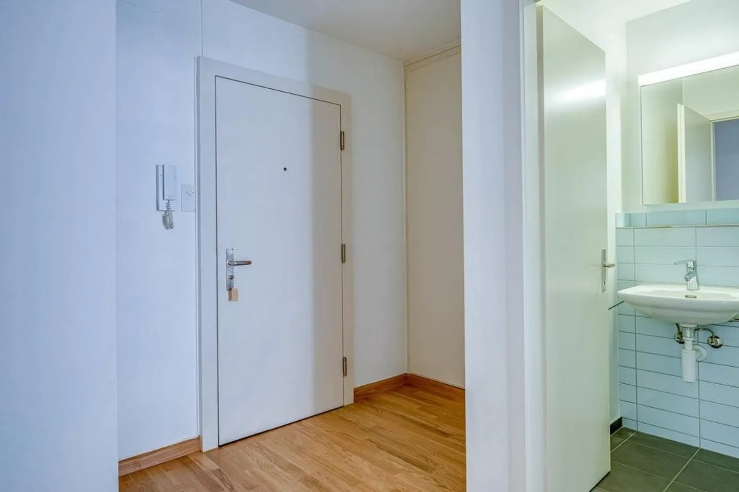Renovated apartment in a quiet location - Photo 2 of 8