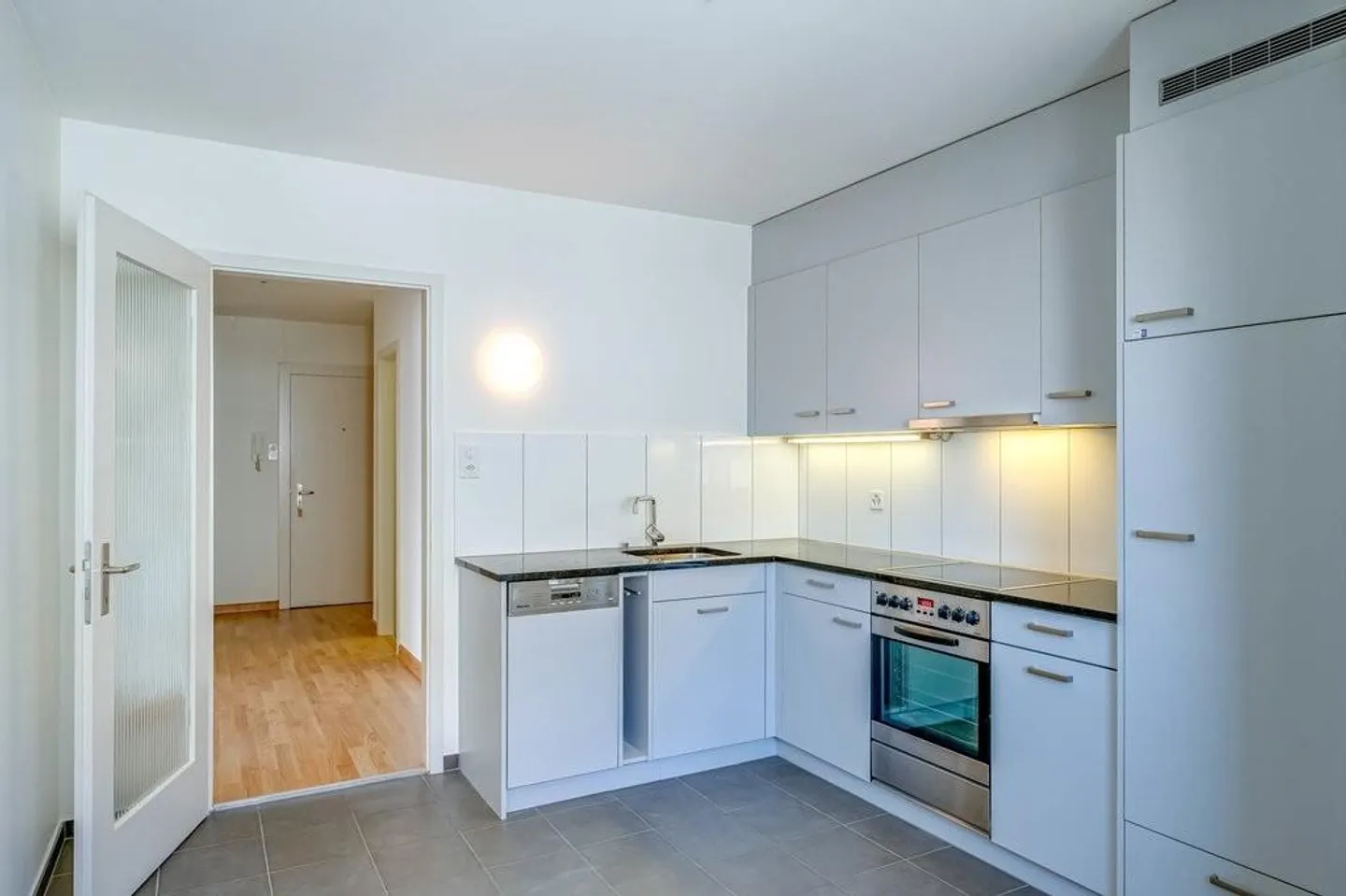 Renovated apartment in a quiet location - Photo 7 of 8