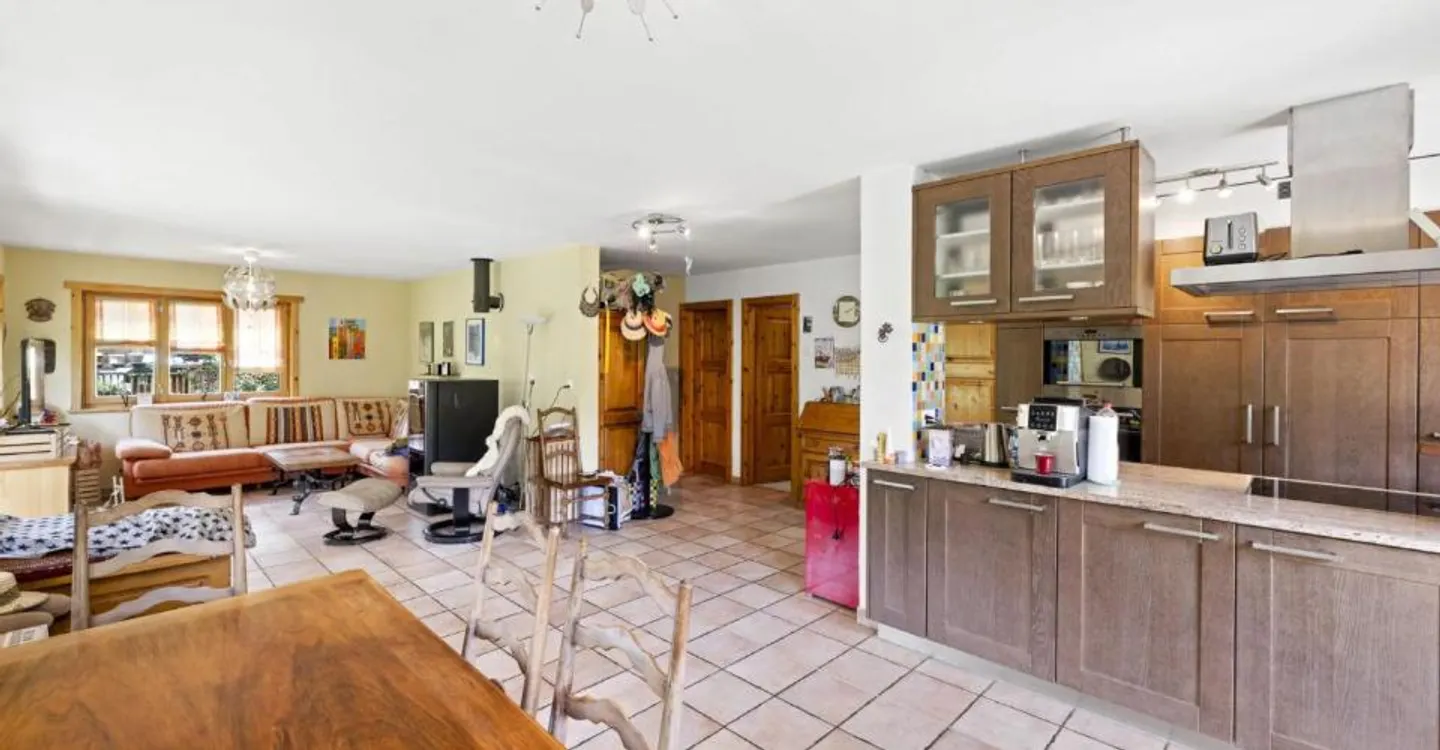 Chalet Evêque: A Sunny Haven Facing the Peaks - Photo 7 of 12