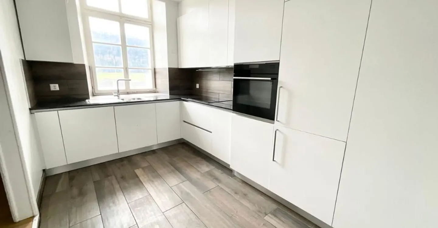 Spacious 5-Room Apartment - Photo 1 of 6
