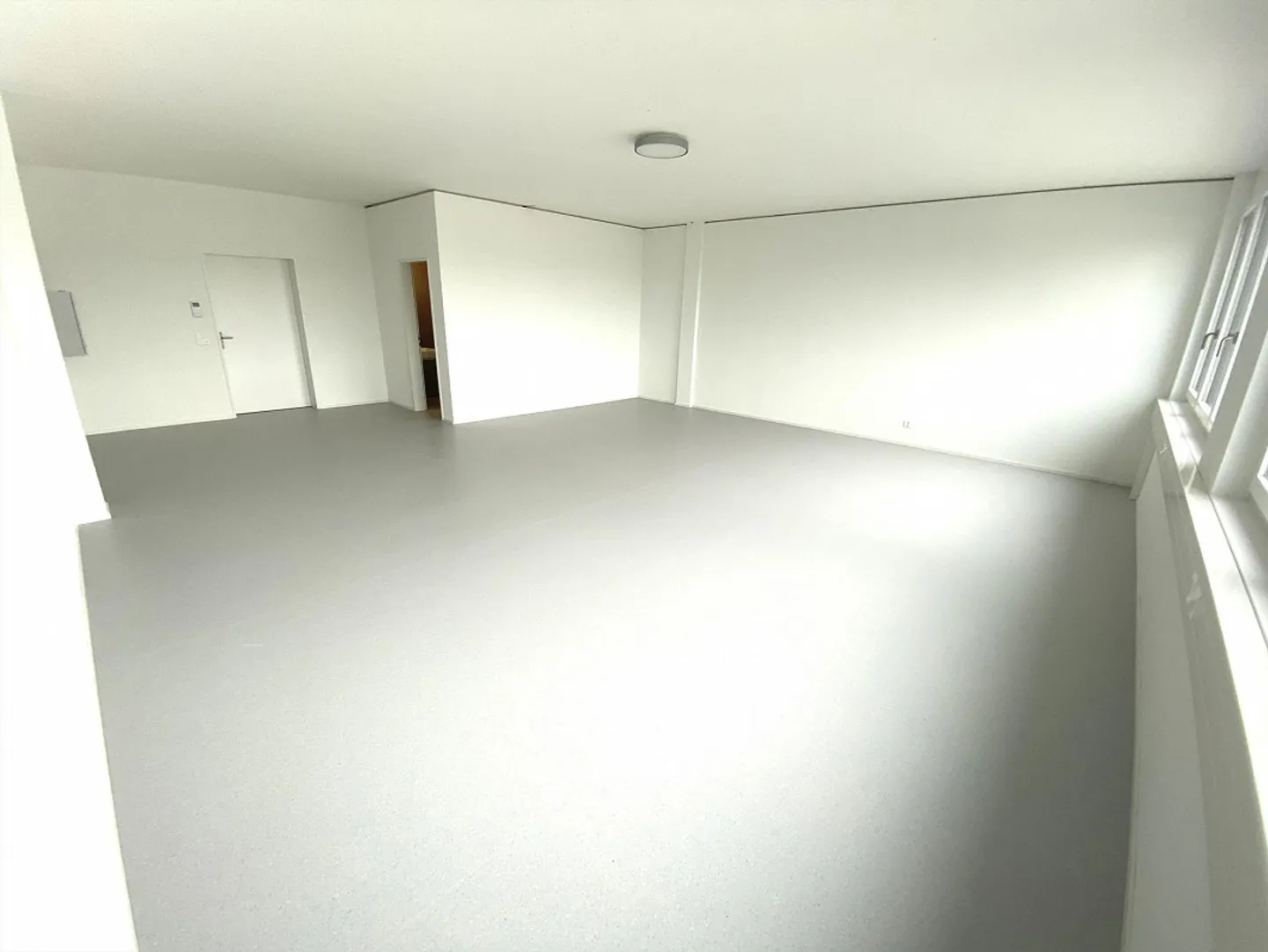 Practice/Studio/Cosmetics/Beauty (with WC, optional shower) - 68m2 / New building [2.4] - Photo 3 of 6
