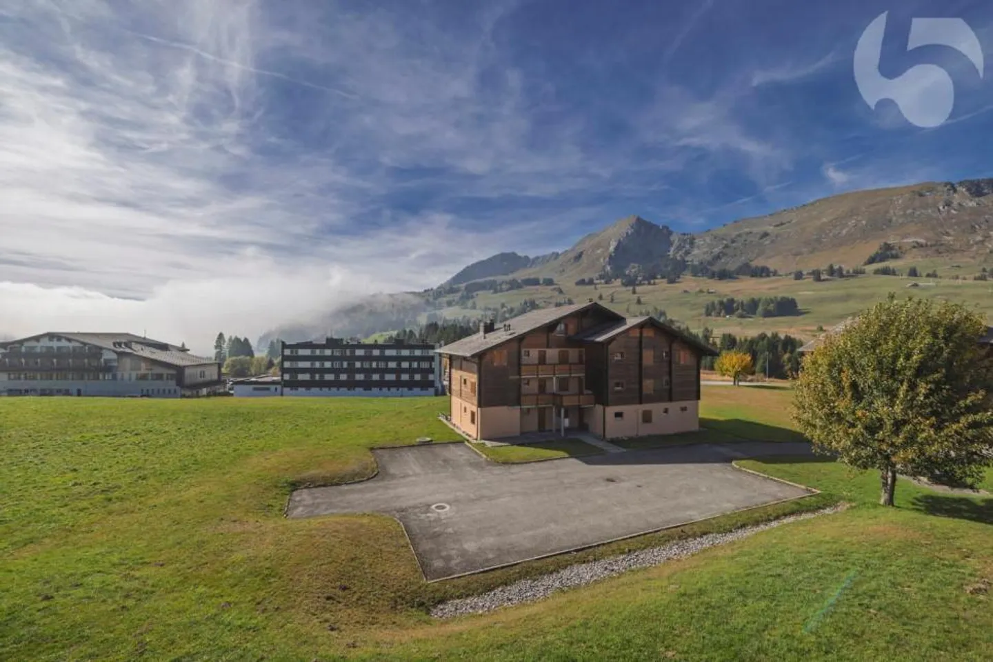 Appartement directement sur les pistes avec balcon et vue imprenable sur les montagnes - Photo 11 sur 12