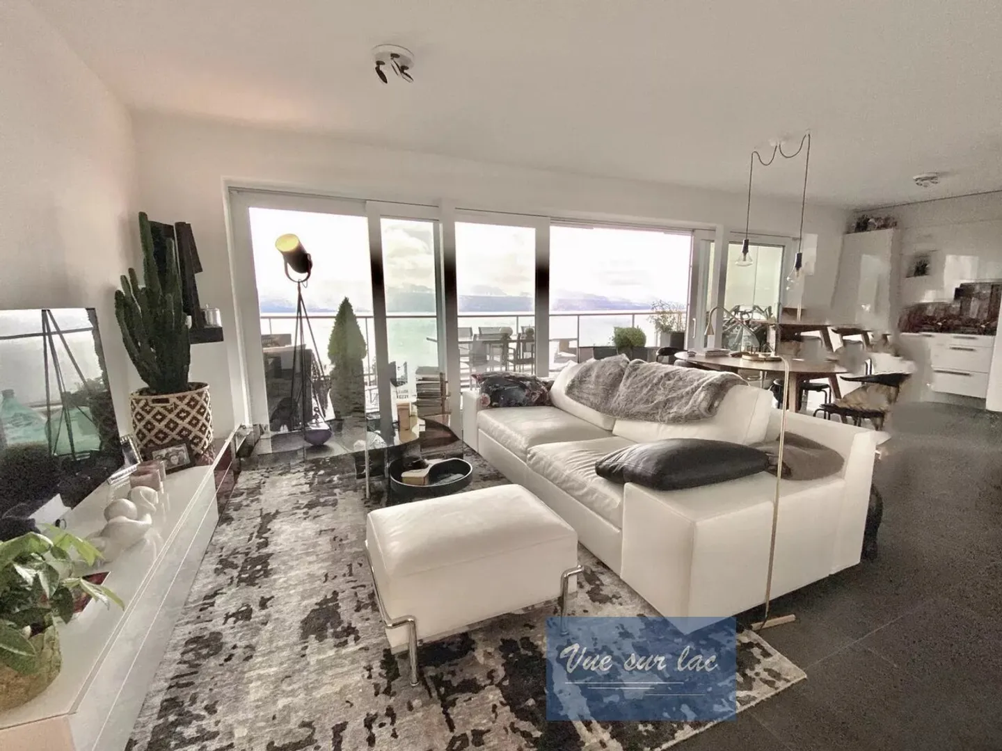 Appartamento contemporaneo con terrazza panoramica - Foto 7 di 13