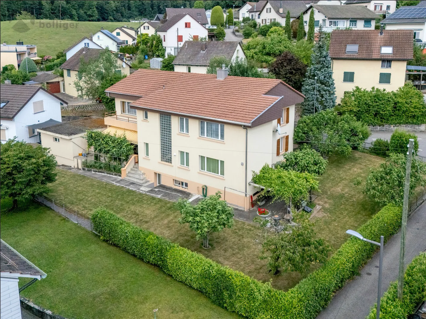 Opportunité 2-en-1 : Votre maison intergénérationnelle avec 2 unités - Photo 1 sur 13