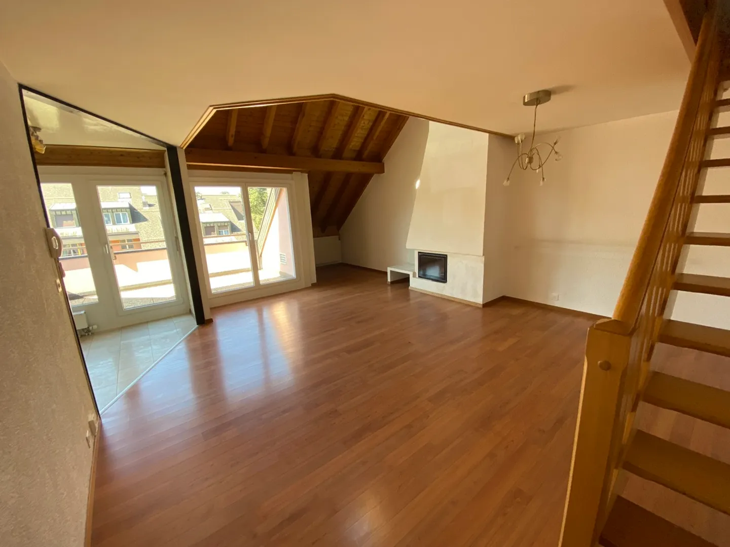 Duplex and attic apartment with 4.5 rooms and terrace - Photo 1 of 12