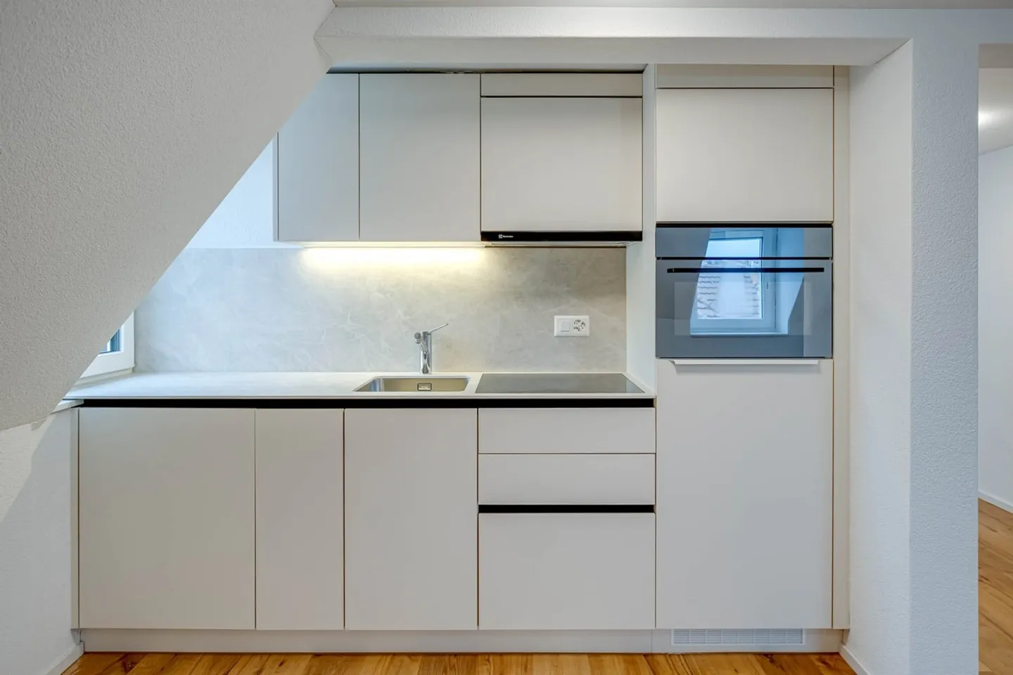 Great Single Apartment! - Photo 3 of 5