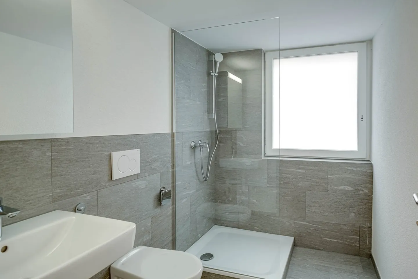 Great Single Apartment! - Photo 4 of 5