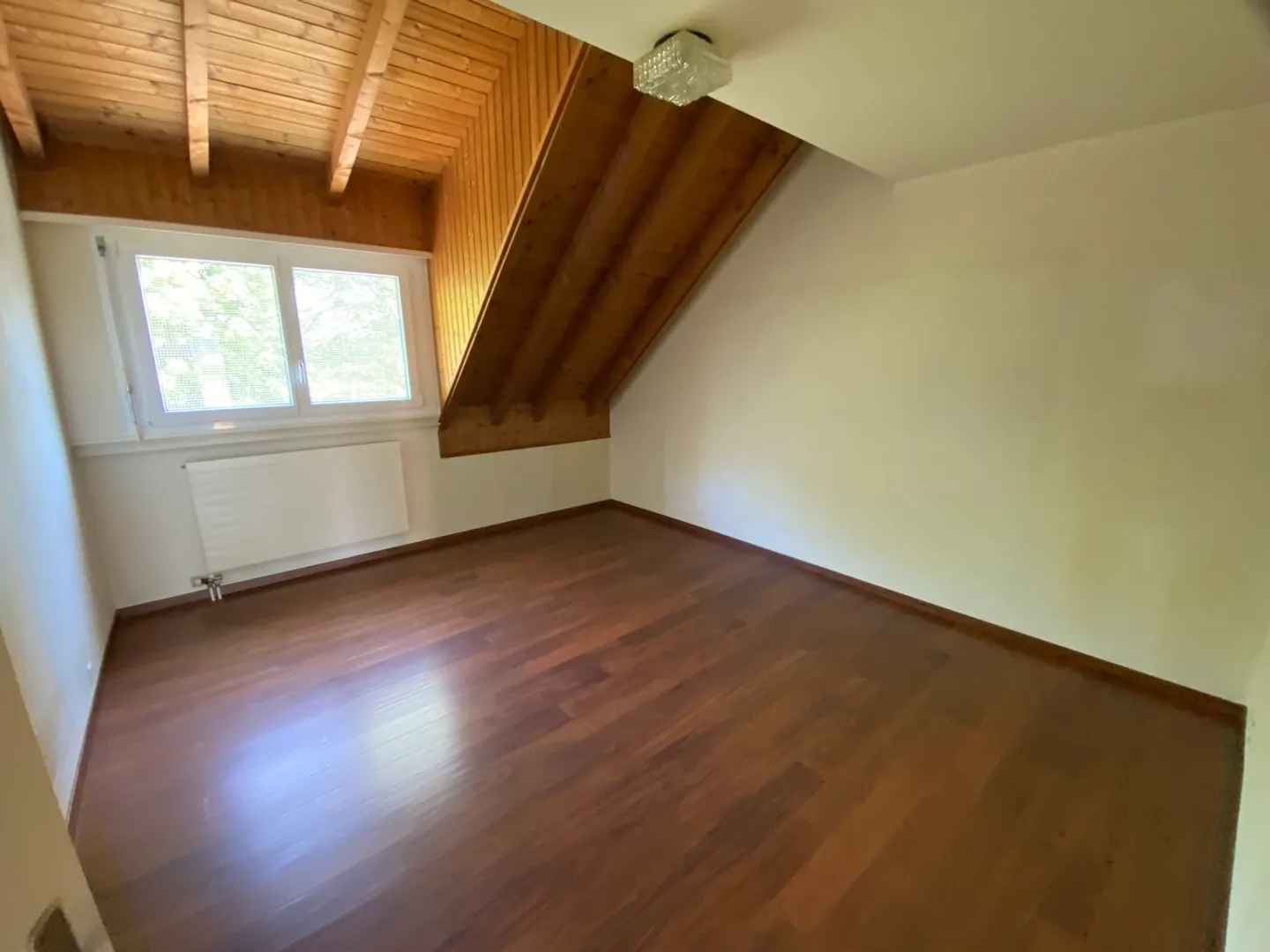 Duplex and attic apartment with 4.5 rooms and terrace - Photo 6 of 12