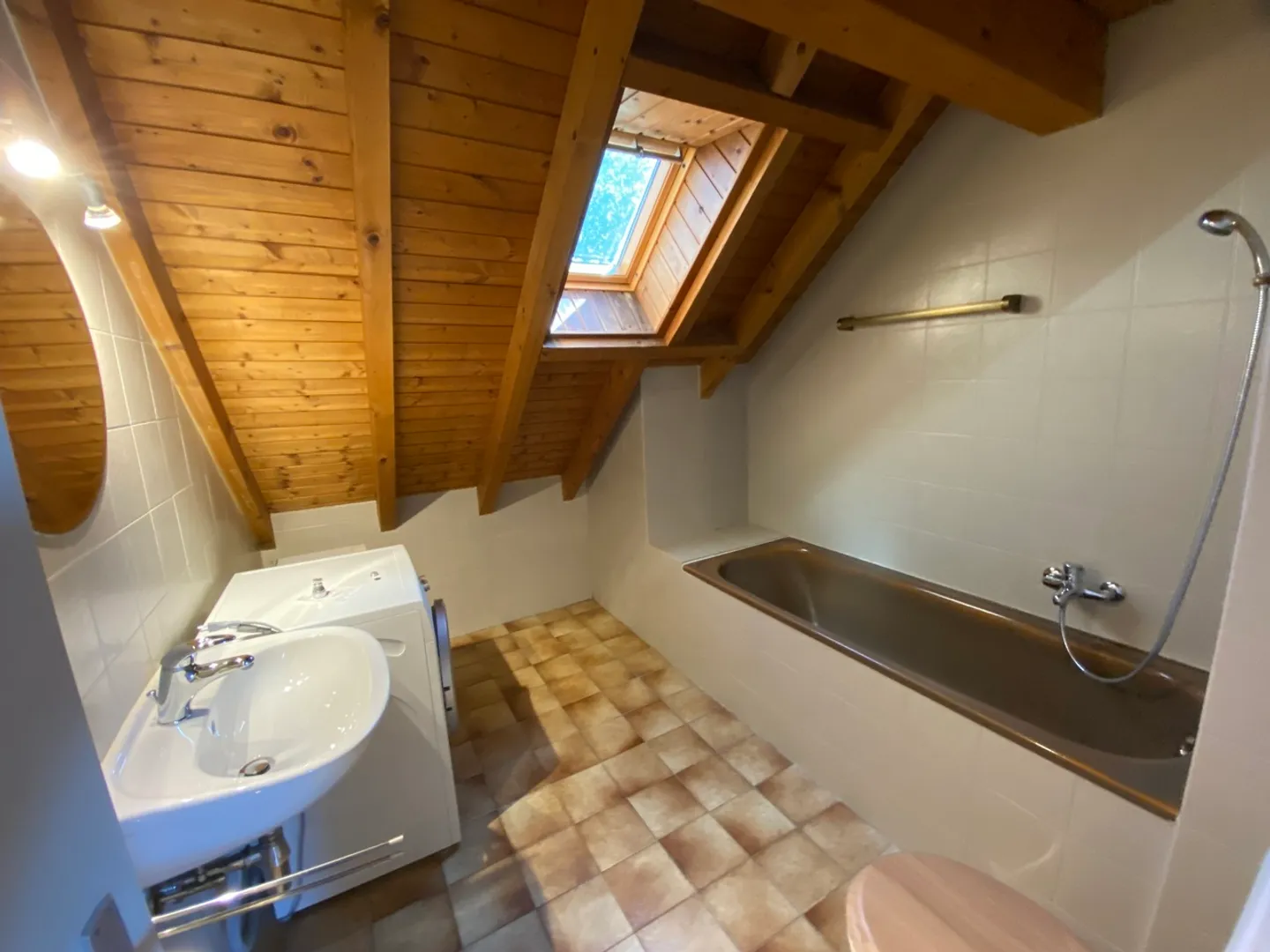 Duplex and attic apartment with 4.5 rooms and terrace - Photo 8 of 12