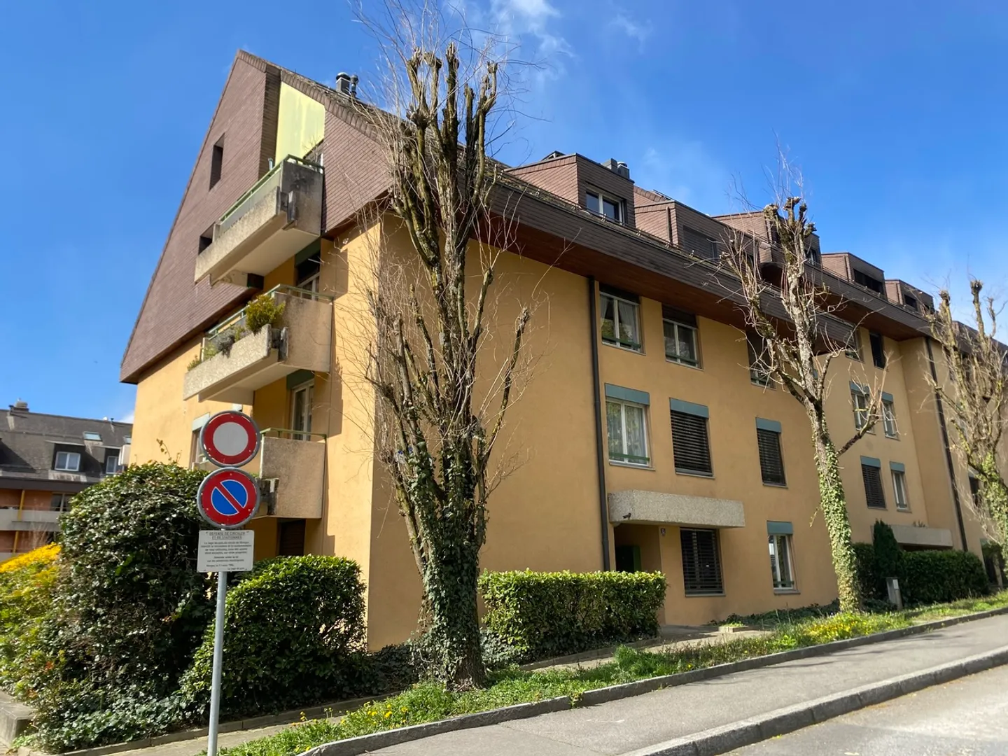 Duplex and attic apartment with 4.5 rooms and terrace - Photo 11 of 12