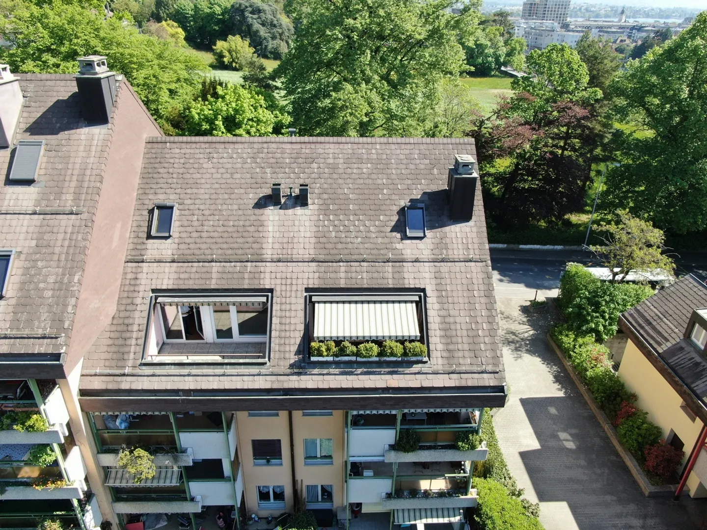 Duplex and attic apartment with 4.5 rooms and terrace - Photo 12 of 12