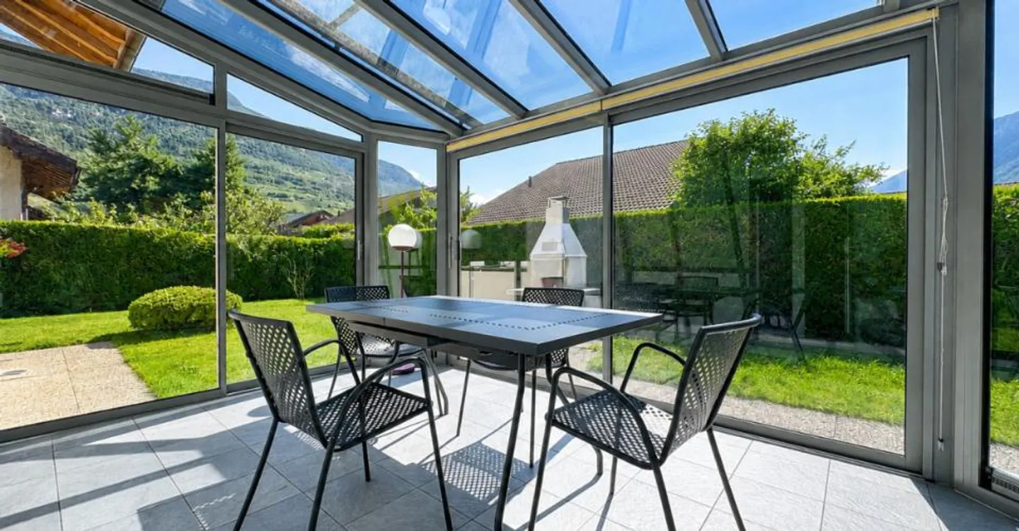 VILLA INDIVIDUALE DI 5.5 LOCALI CON GIARDINO E VERANDA A SAXON - Foto 6 di 9