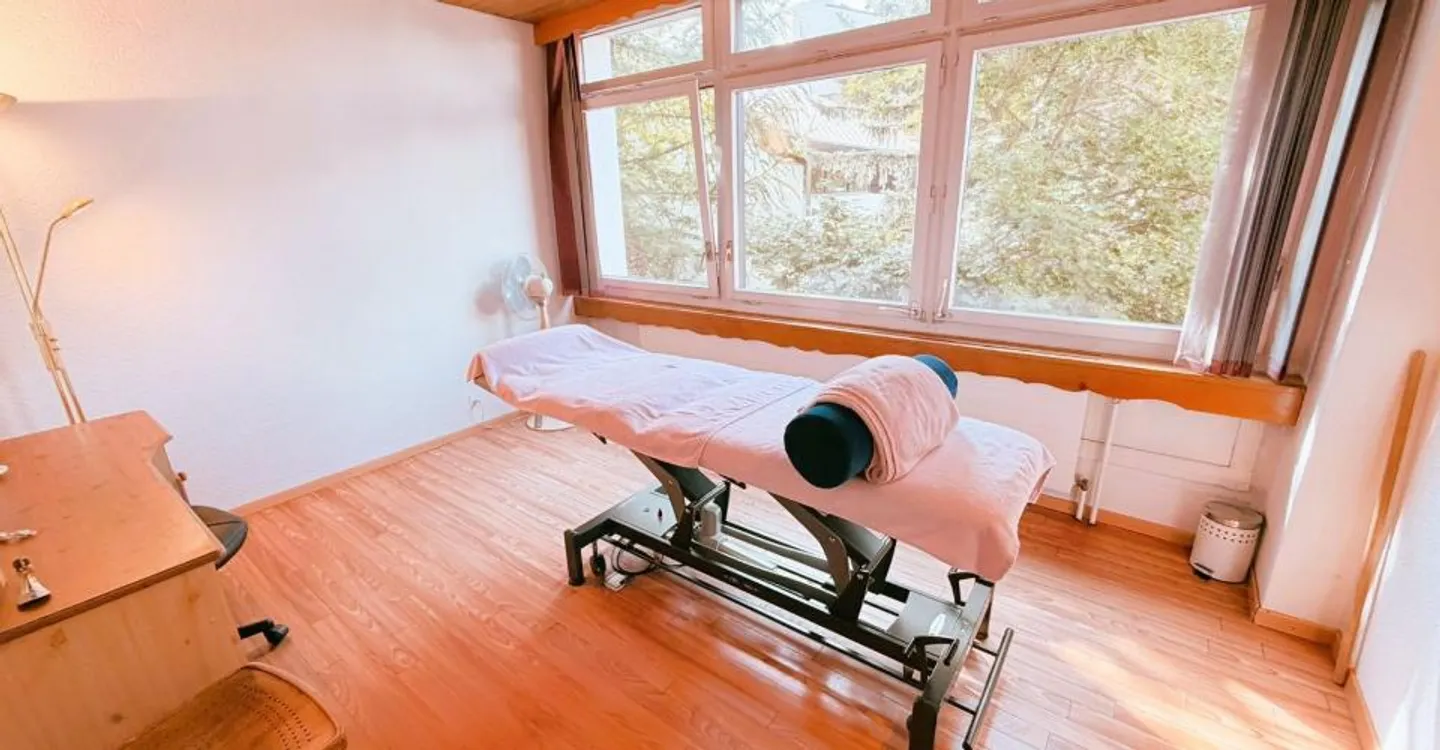 UFFICIO DI FISIOTERAPIA MOLTO SPAZIOSO - 10 STANZE PER TRATTAMENTI - IDEALMENTE SITUATO NEL CUORE DI CRANS - Foto 2 di 20