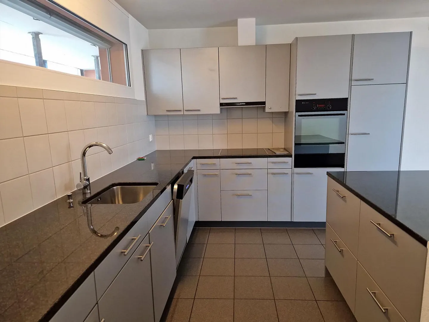 Grosszügige Attikawohnung mit Terrassen - Foto 2 von 7
