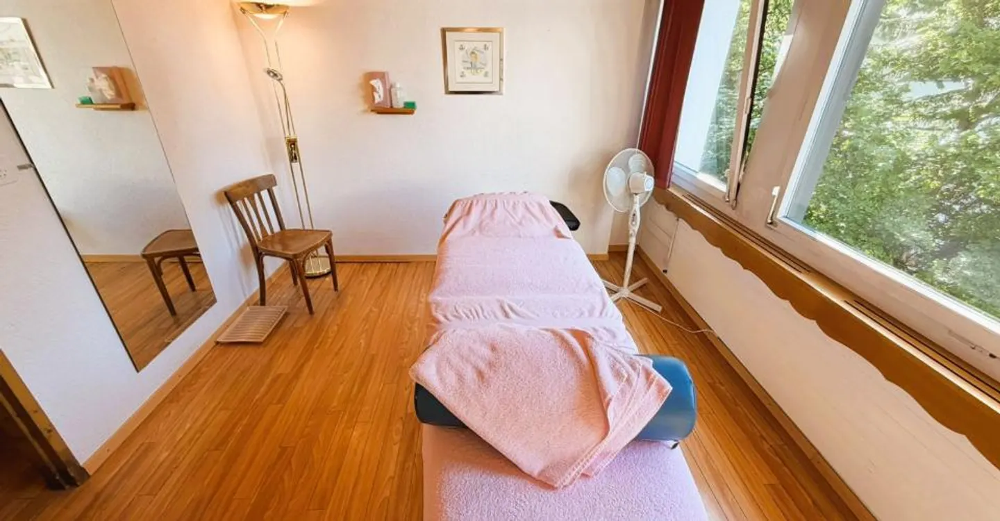 UFFICIO DI FISIOTERAPIA MOLTO SPAZIOSO - 10 STANZE PER TRATTAMENTI - IDEALMENTE SITUATO NEL CUORE DI CRANS - Foto 4 di 20