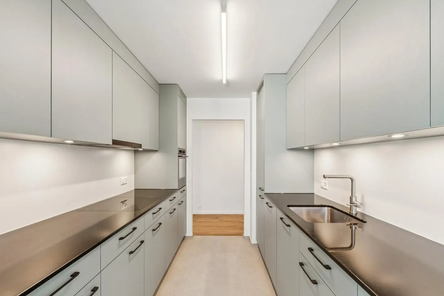 Freshly renovated 4.5-room apartment in a prime location in Pratteln - Photo 1 of 10