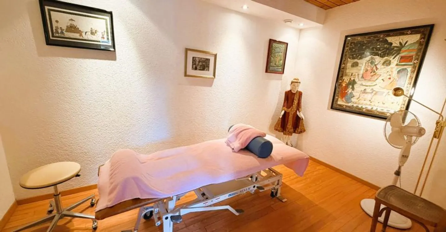 UFFICIO DI FISIOTERAPIA MOLTO SPAZIOSO - 10 STANZE PER TRATTAMENTI - IDEALMENTE SITUATO NEL CUORE DI CRANS - Foto 8 di 20