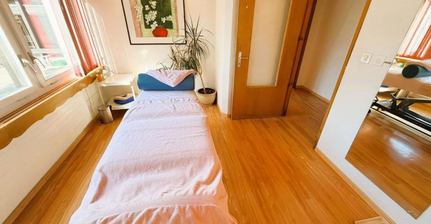 UFFICIO DI FISIOTERAPIA MOLTO SPAZIOSO - 10 STANZE PER TRATTAMENTI - IDEALMENTE SITUATO NEL CUORE DI CRANS - Foto 10 di 20