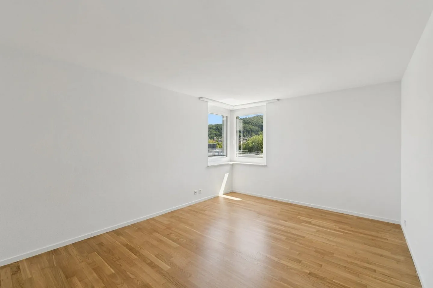 Freshly renovated 4.5-room apartment in a prime location in Pratteln - Photo 5 of 10