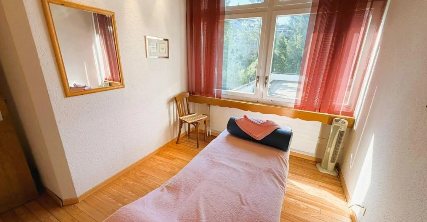 UFFICIO DI FISIOTERAPIA MOLTO SPAZIOSO - 10 STANZE PER TRATTAMENTI - IDEALMENTE SITUATO NEL CUORE DI CRANS - Foto 6 di 20