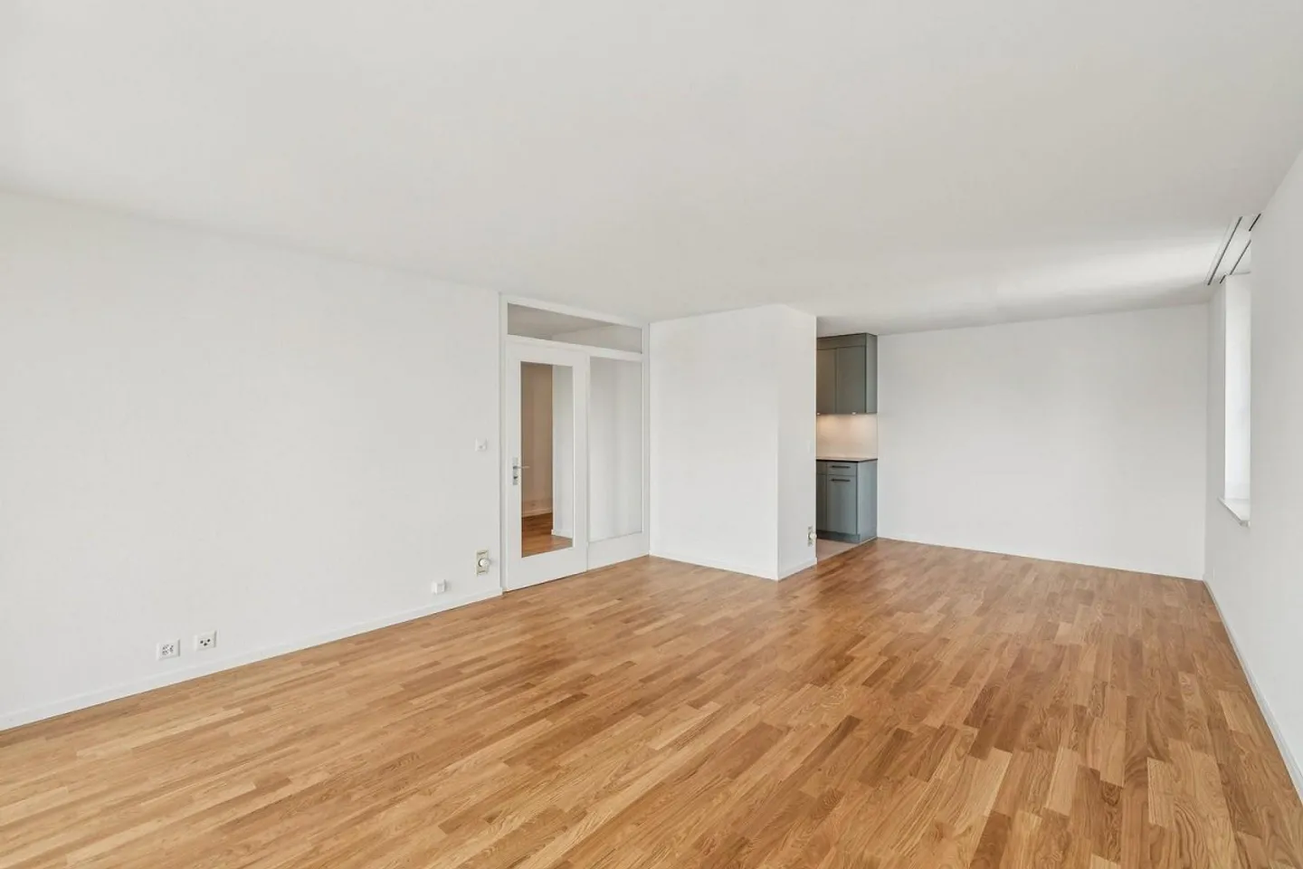 Freshly renovated 4.5-room apartment in a prime location in Pratteln - Photo 3 of 10
