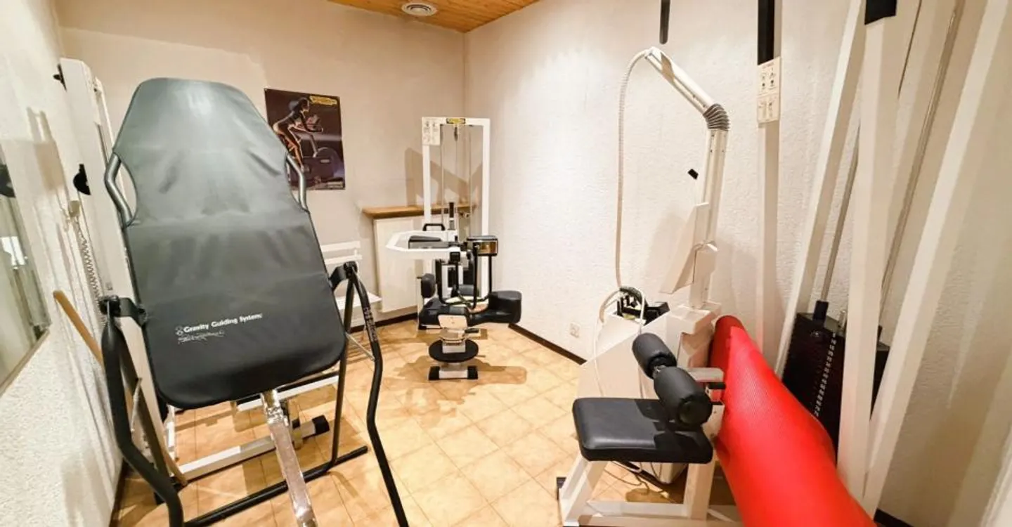 UFFICIO DI FISIOTERAPIA MOLTO SPAZIOSO - 10 STANZE PER TRATTAMENTI - IDEALMENTE SITUATO NEL CUORE DI CRANS - Foto 14 di 20