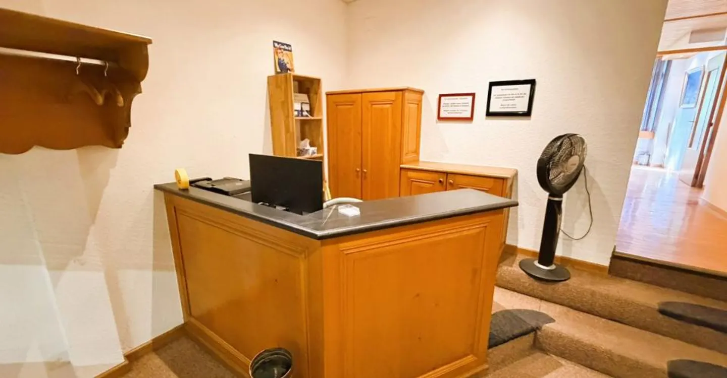 UFFICIO DI FISIOTERAPIA MOLTO SPAZIOSO - 10 STANZE PER TRATTAMENTI - IDEALMENTE SITUATO NEL CUORE DI CRANS - Foto 17 di 20