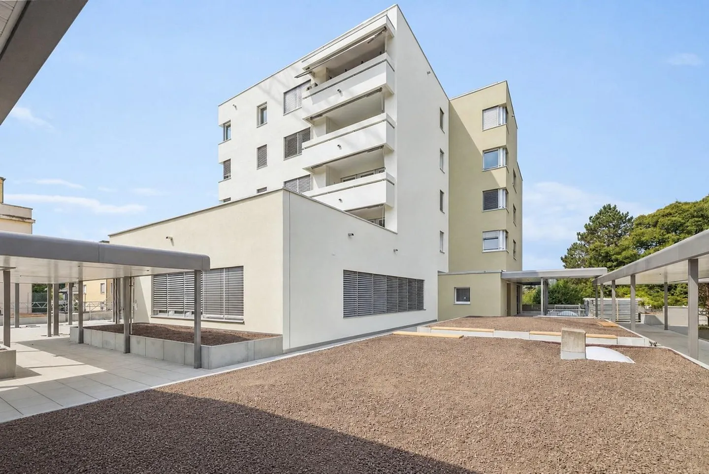 Freshly renovated 4.5-room apartment in a prime location in Pratteln - Photo 10 of 10