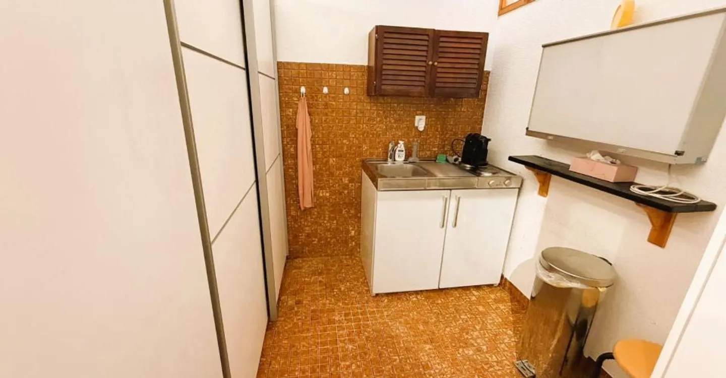 UFFICIO DI FISIOTERAPIA MOLTO SPAZIOSO - 10 STANZE PER TRATTAMENTI - IDEALMENTE SITUATO NEL CUORE DI CRANS - Foto 20 di 20