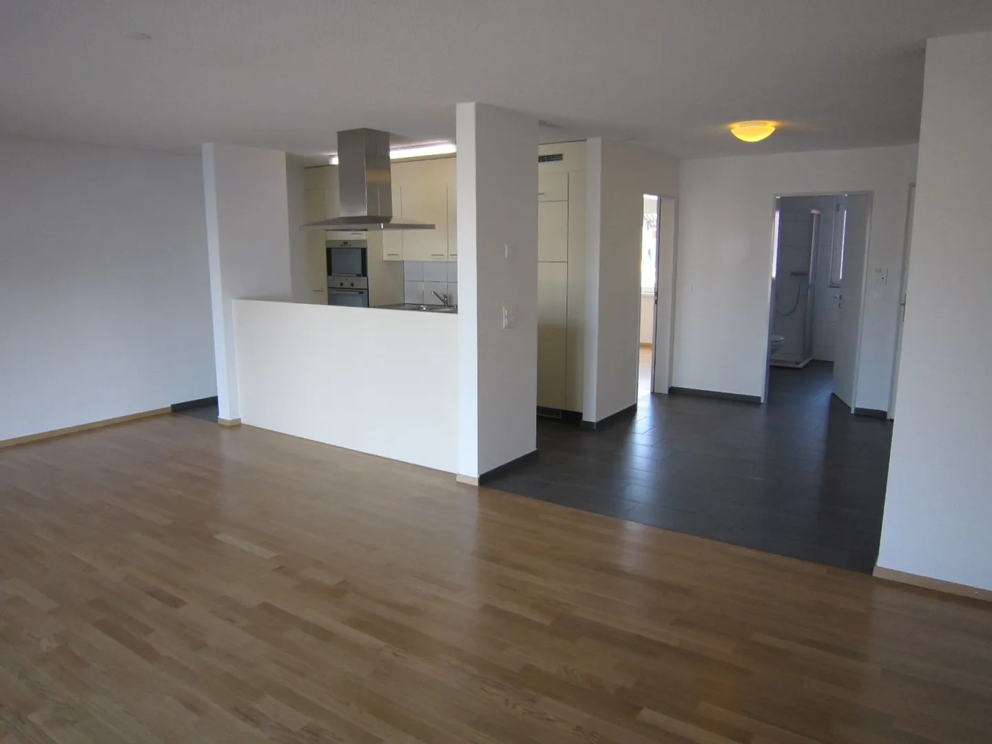 Geräumige 2.5-Zimmerwohnung - Foto 2 von 6
