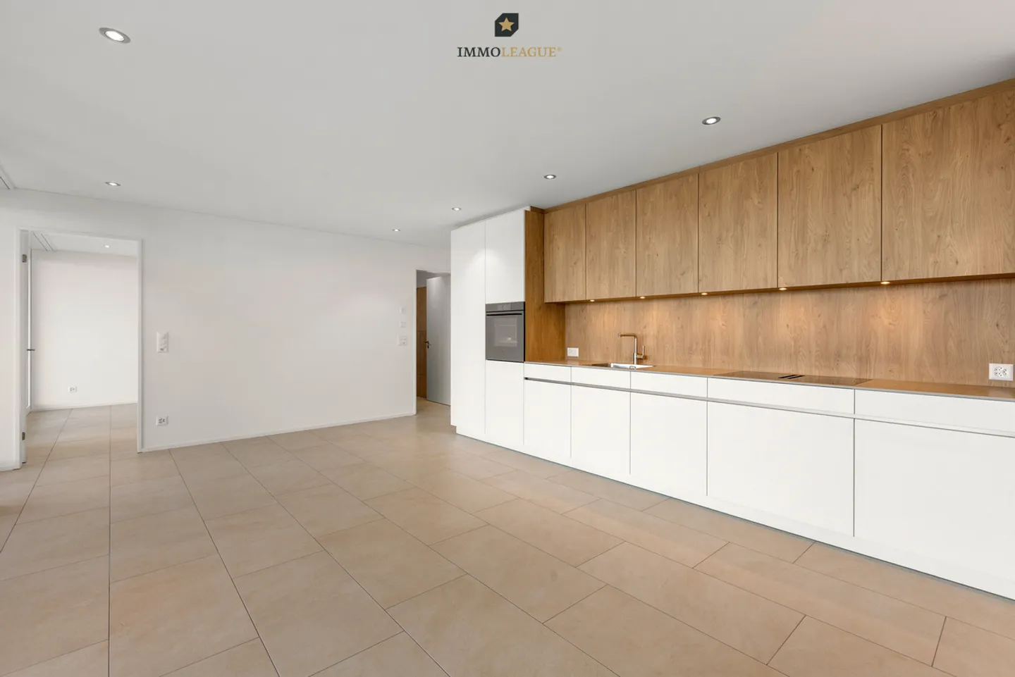 Centrally located. Modern design. For your comfort. - Photo 3 of 9