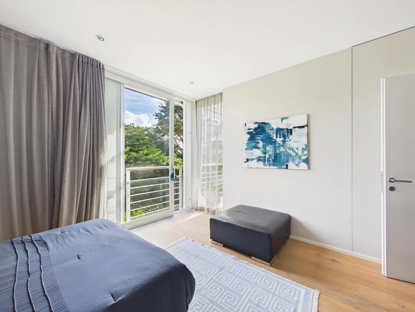 5.5-room Light Filled Loft with Lake Zurich Views Single Level & Open - Photo 6 of 15