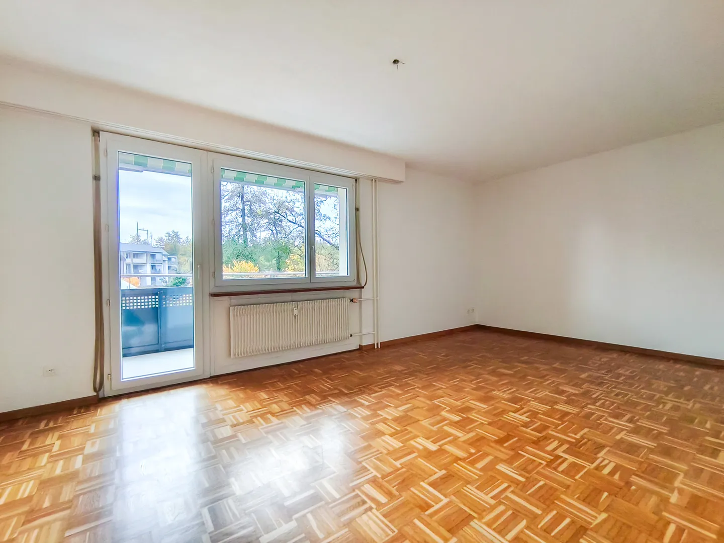 Luminoso appartamento di 3 stanze con balcone alla periferia di Diessenhofen - Foto 5 di 10