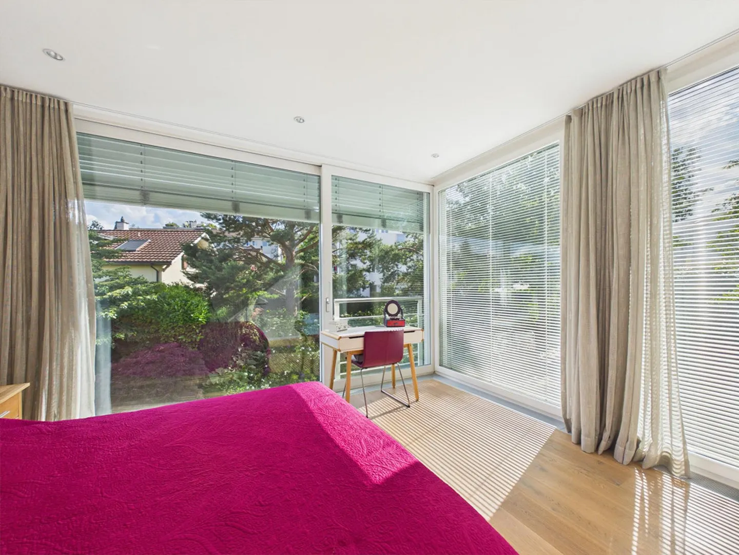 5.5-room Light Filled Loft with Lake Zurich Views Single Level & Open - Photo 8 of 15