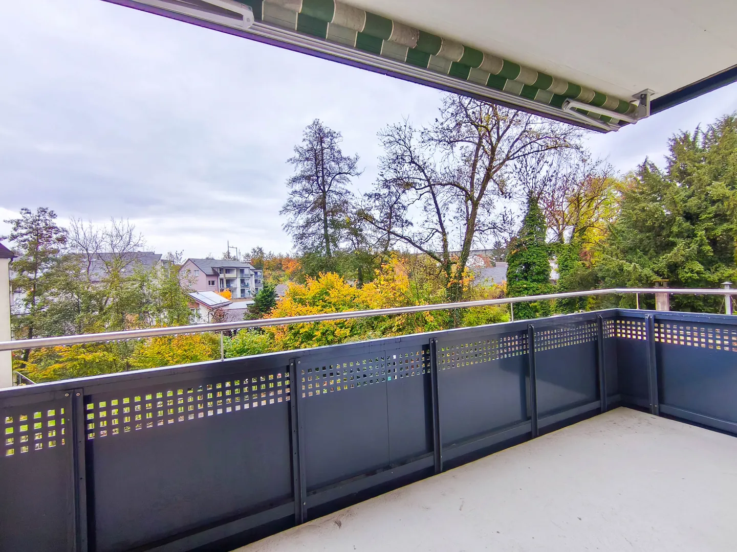 Luminoso appartamento di 3 stanze con balcone alla periferia di Diessenhofen - Foto 6 di 10