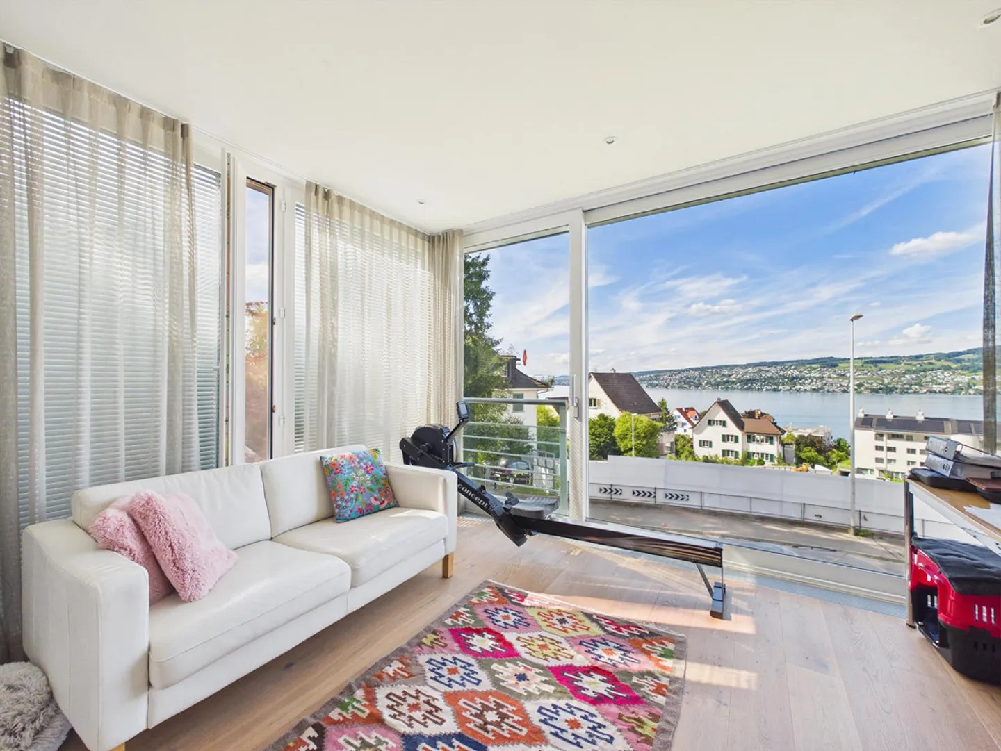 5.5-room Light Filled Loft with Lake Zurich Views Single Level & Open - Photo 9 of 15