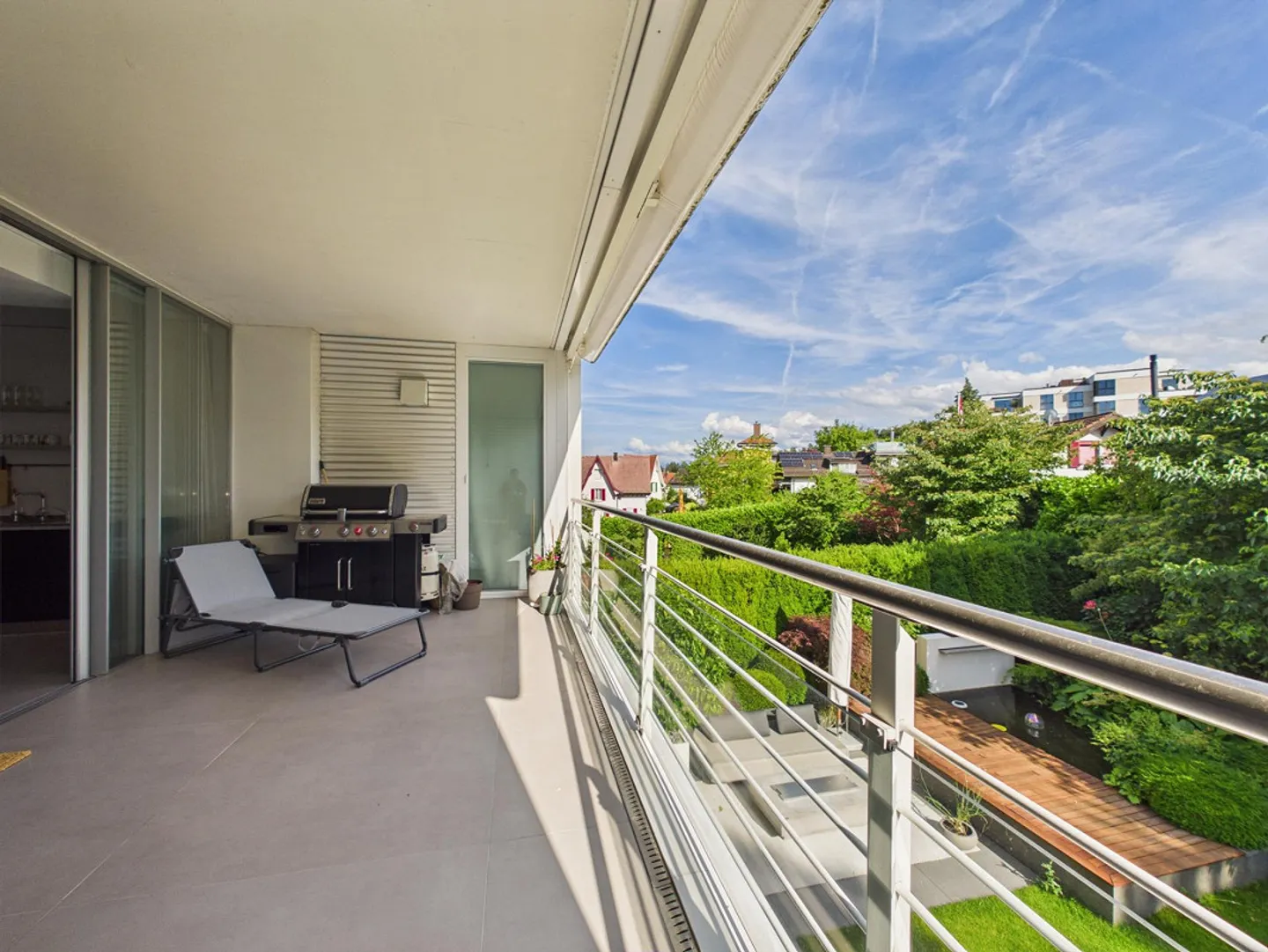 5.5-room Light Filled Loft with Lake Zurich Views Single Level & Open - Photo 10 of 15