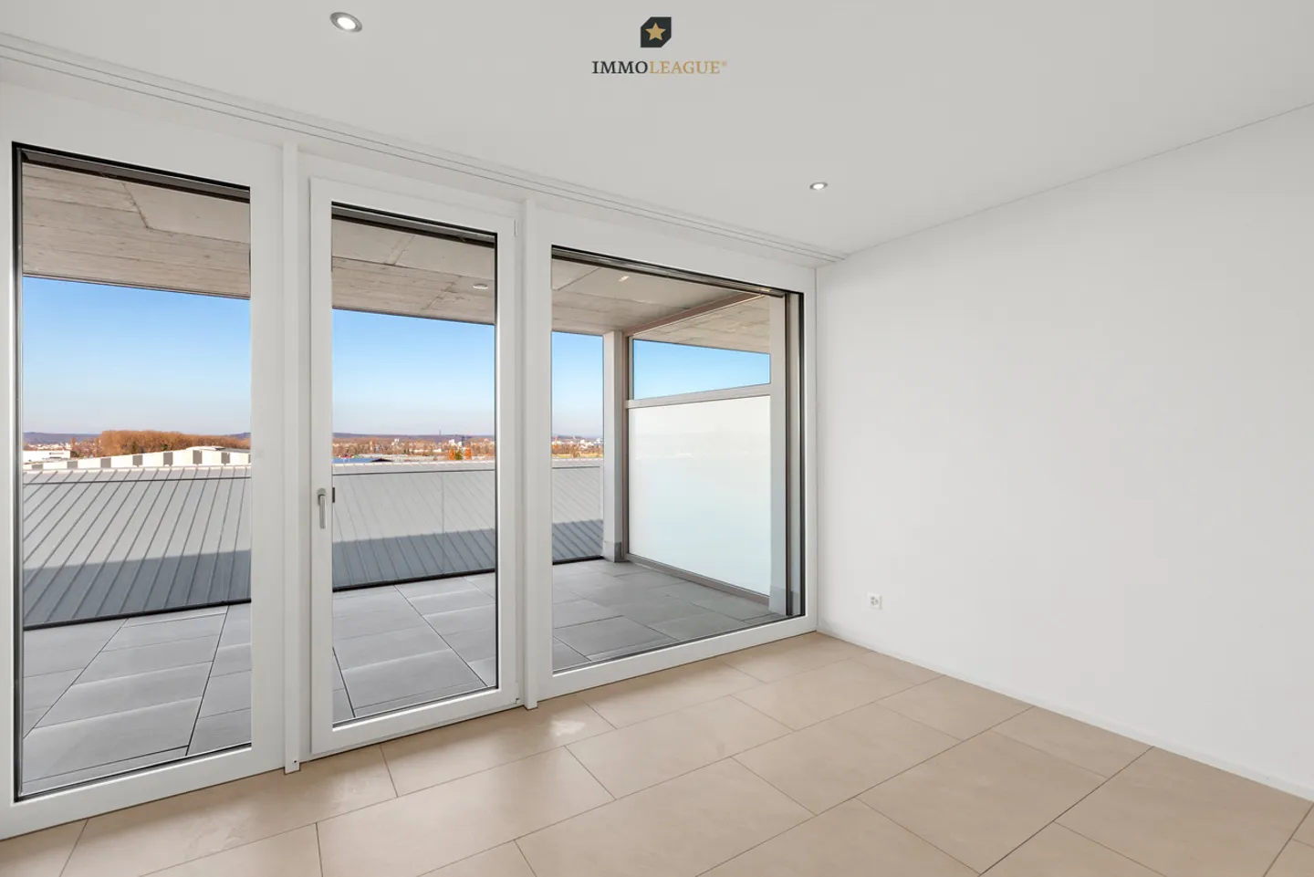 Centrally located. Modern design. For your comfort. - Photo 4 of 9