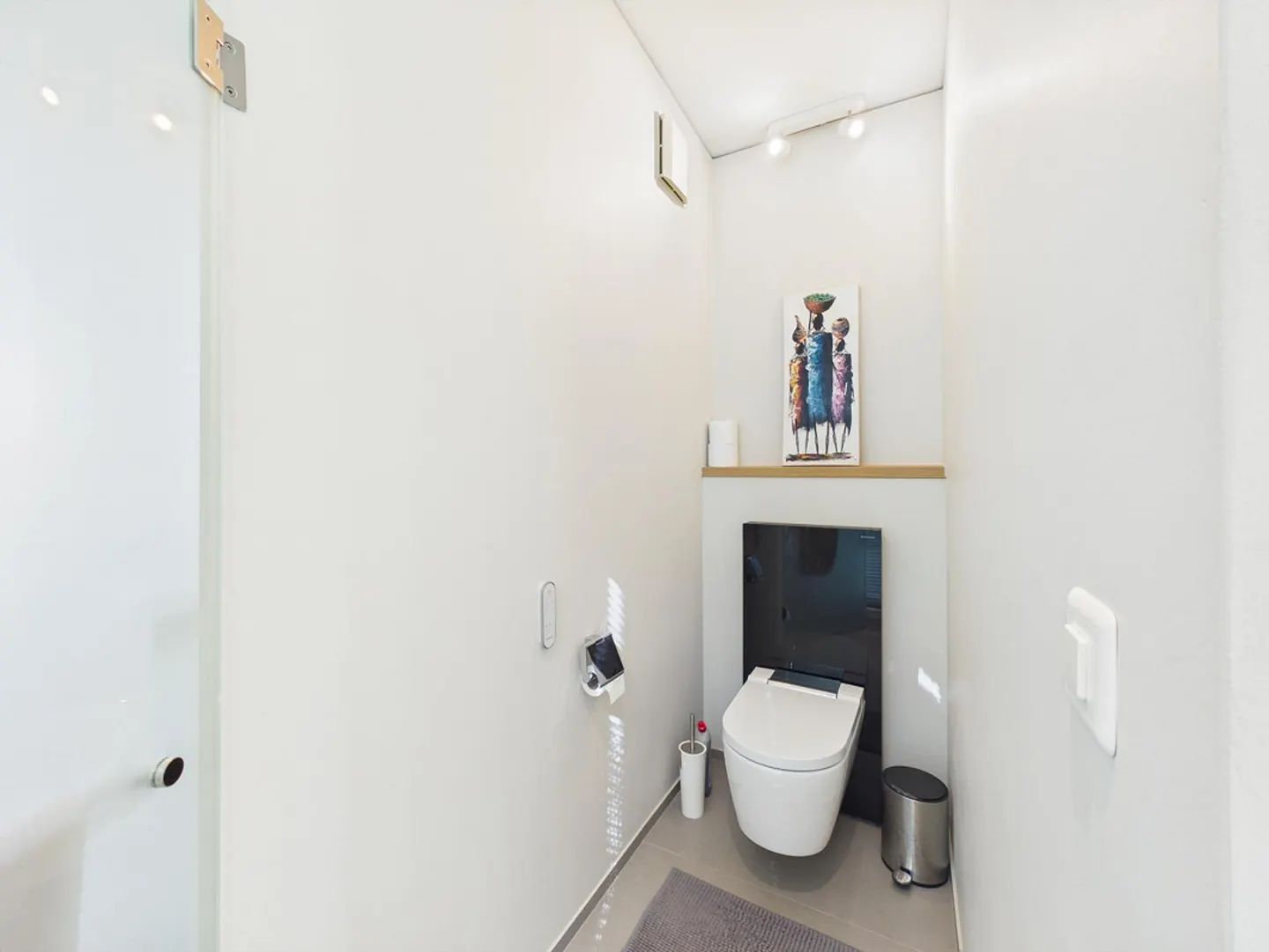 5.5-room Light Filled Loft with Lake Zurich Views Single Level & Open - Photo 13 of 15