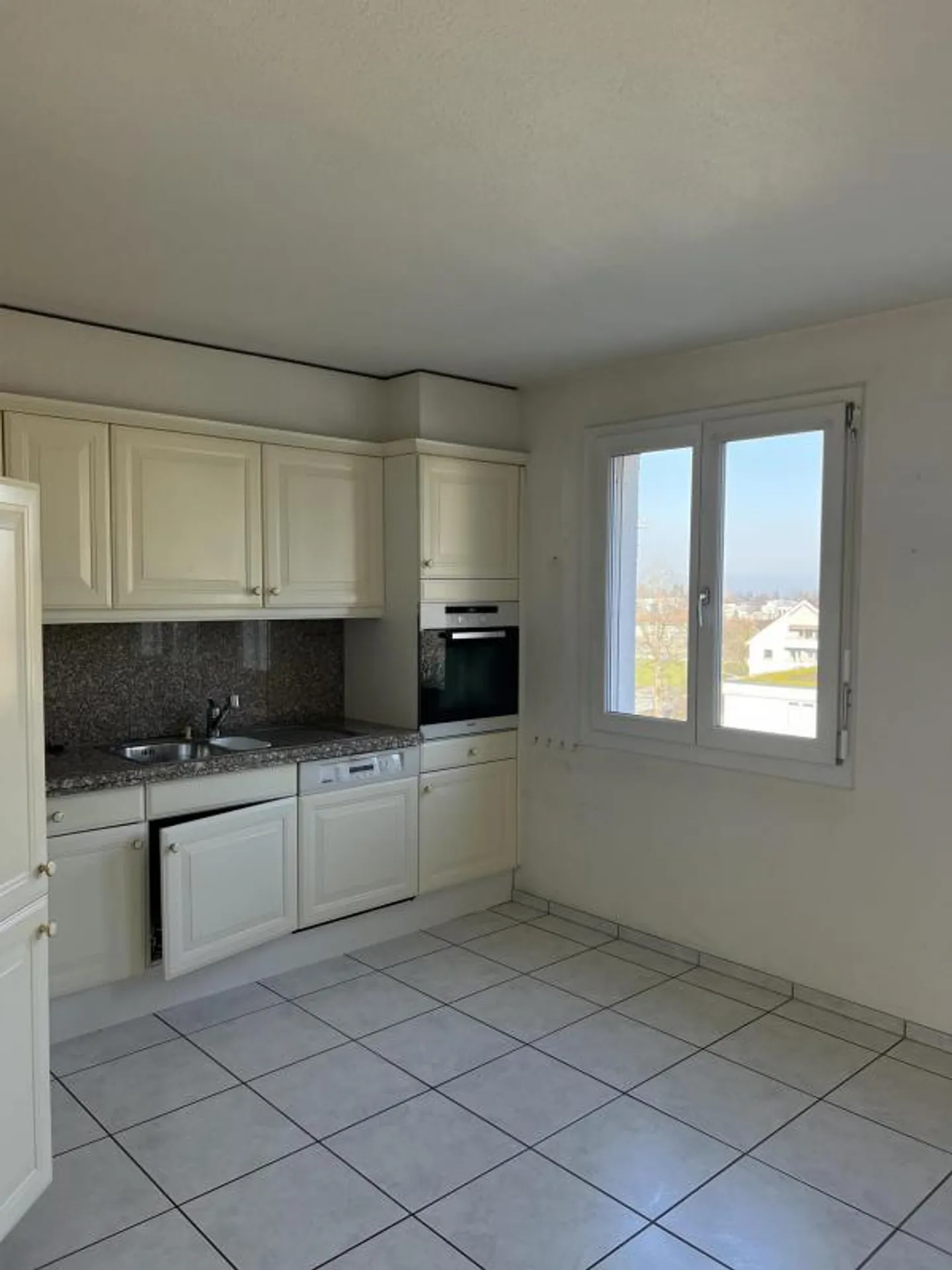 Appartement temporaire et spacieux à l'est de la ville - Photo 1 sur 19