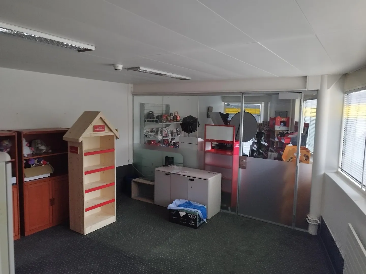 UFFICI DI 105M2 SU DUE LIVELLI (PT E 1° PIANO) CON 4 POSTI AUTO - Foto 6 di 12