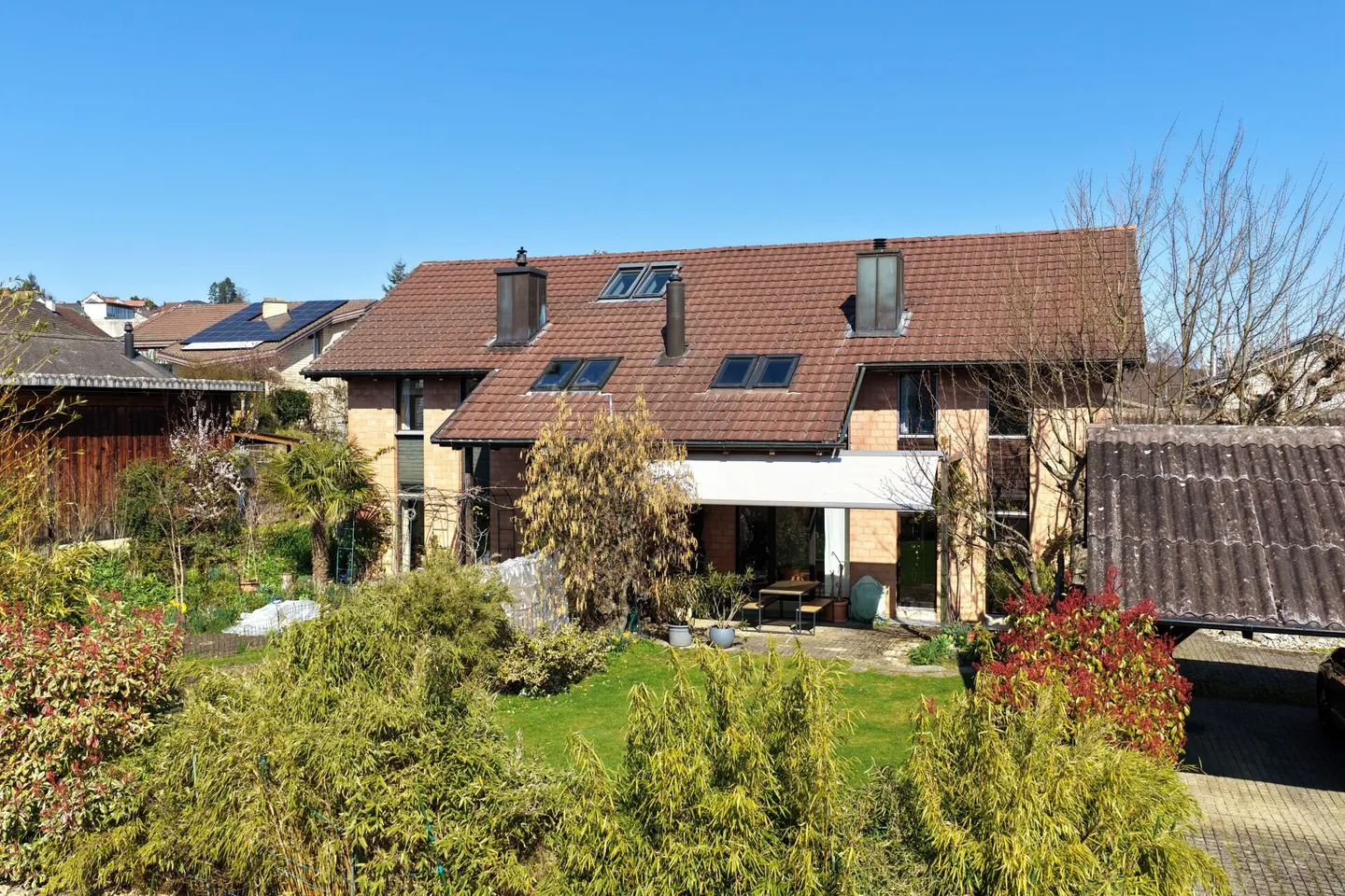 Stilvoll modernisiertes, einseitig angebautes Einfamilienhaus mit sonnigem Garten - Photo 12 of 13