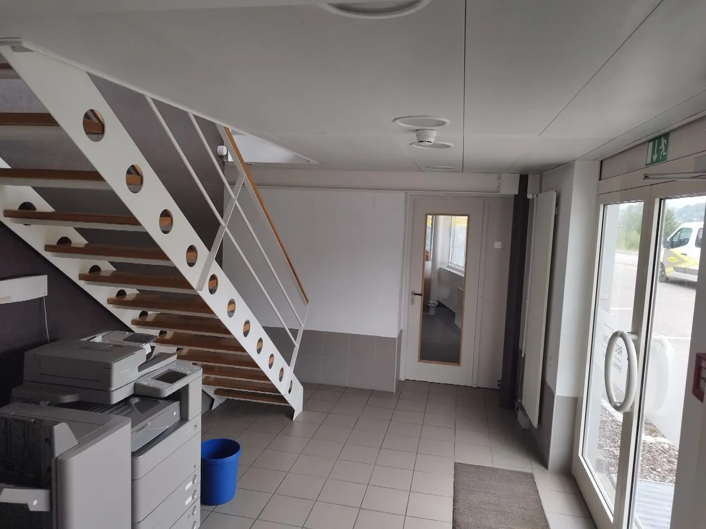 UFFICI DI 105M2 SU DUE LIVELLI (PT E 1° PIANO) CON 4 POSTI AUTO - Foto 10 di 12