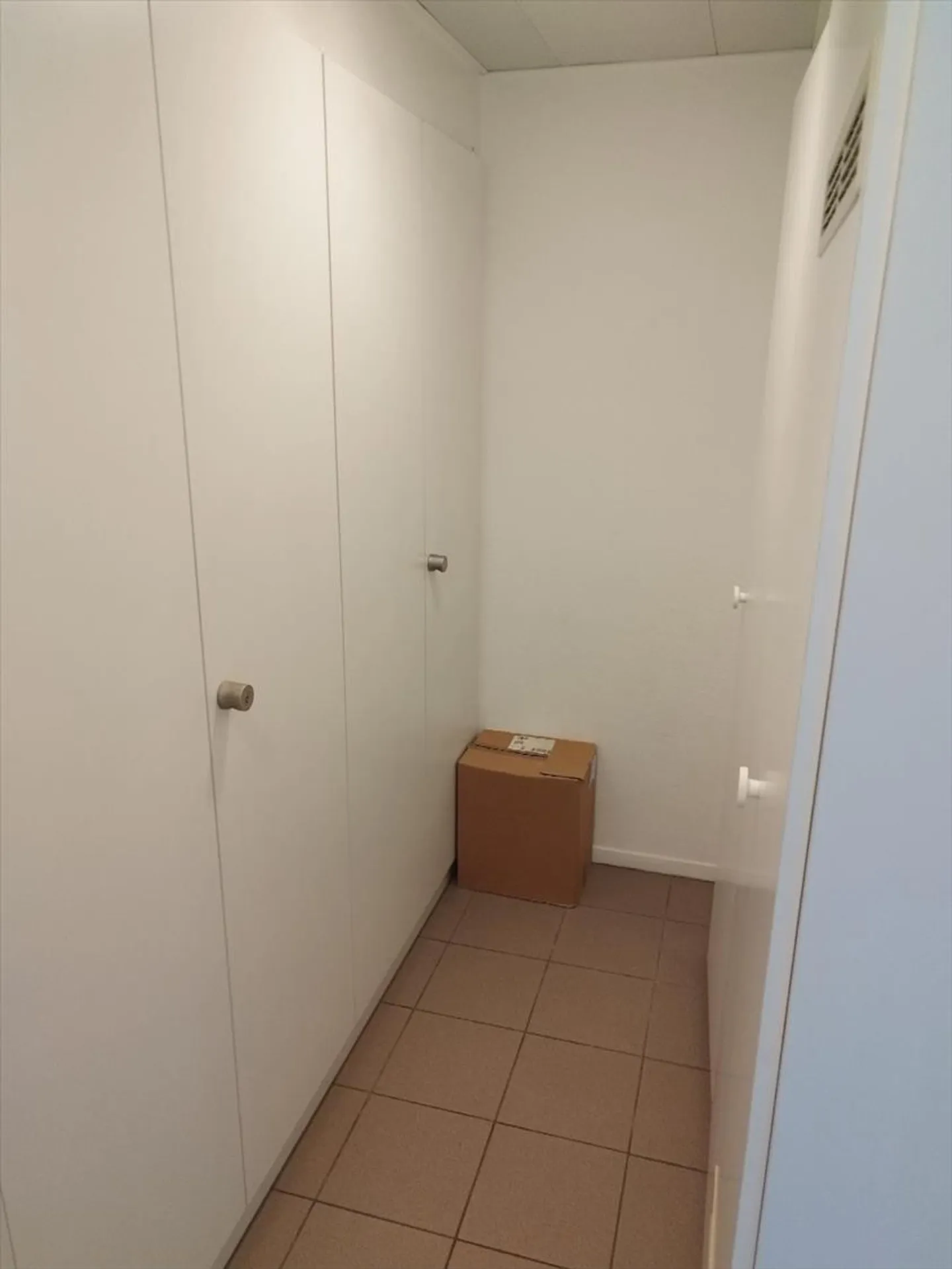 UFFICI DI 105M2 SU DUE LIVELLI (PT E 1° PIANO) CON 4 POSTI AUTO - Foto 11 di 12