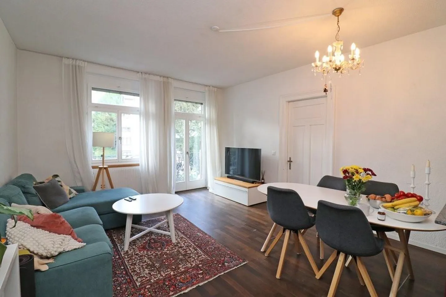 Spacious 3.5 Room Apartment with Balcony in Central Location - Photo 1 of 6