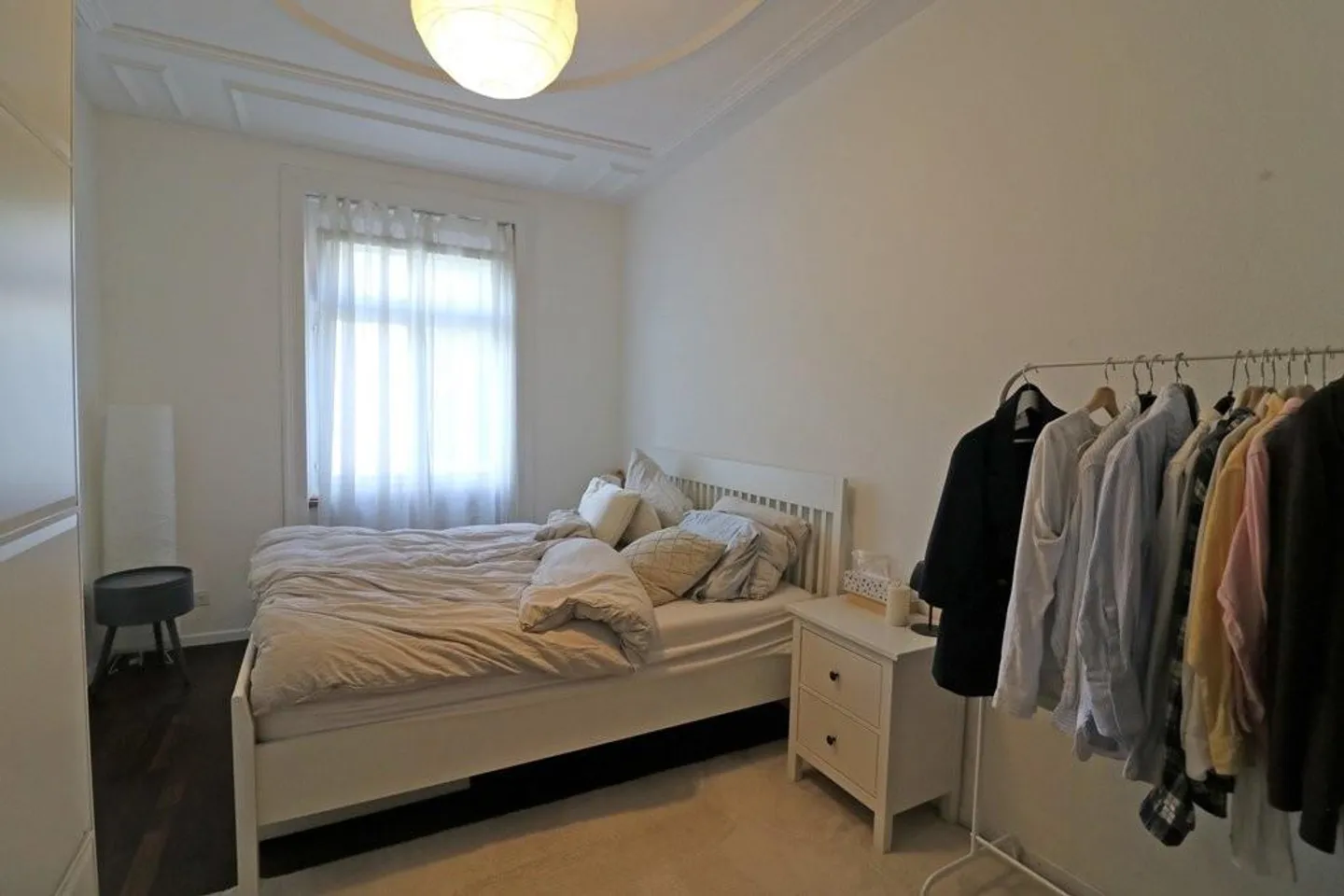 Spacious 3.5 Room Apartment with Balcony in Central Location - Photo 2 of 6