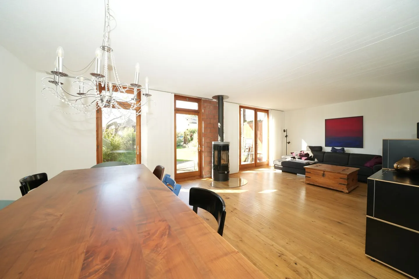 Stilvoll modernisiertes, einseitig angebautes Einfamilienhaus mit sonnigem Garten - Photo 4 of 13