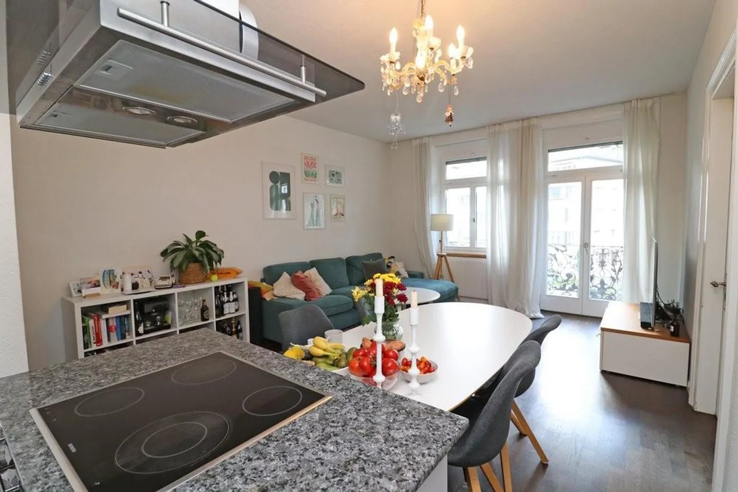 Spacious 3.5 Room Apartment with Balcony in Central Location - Photo 3 of 6