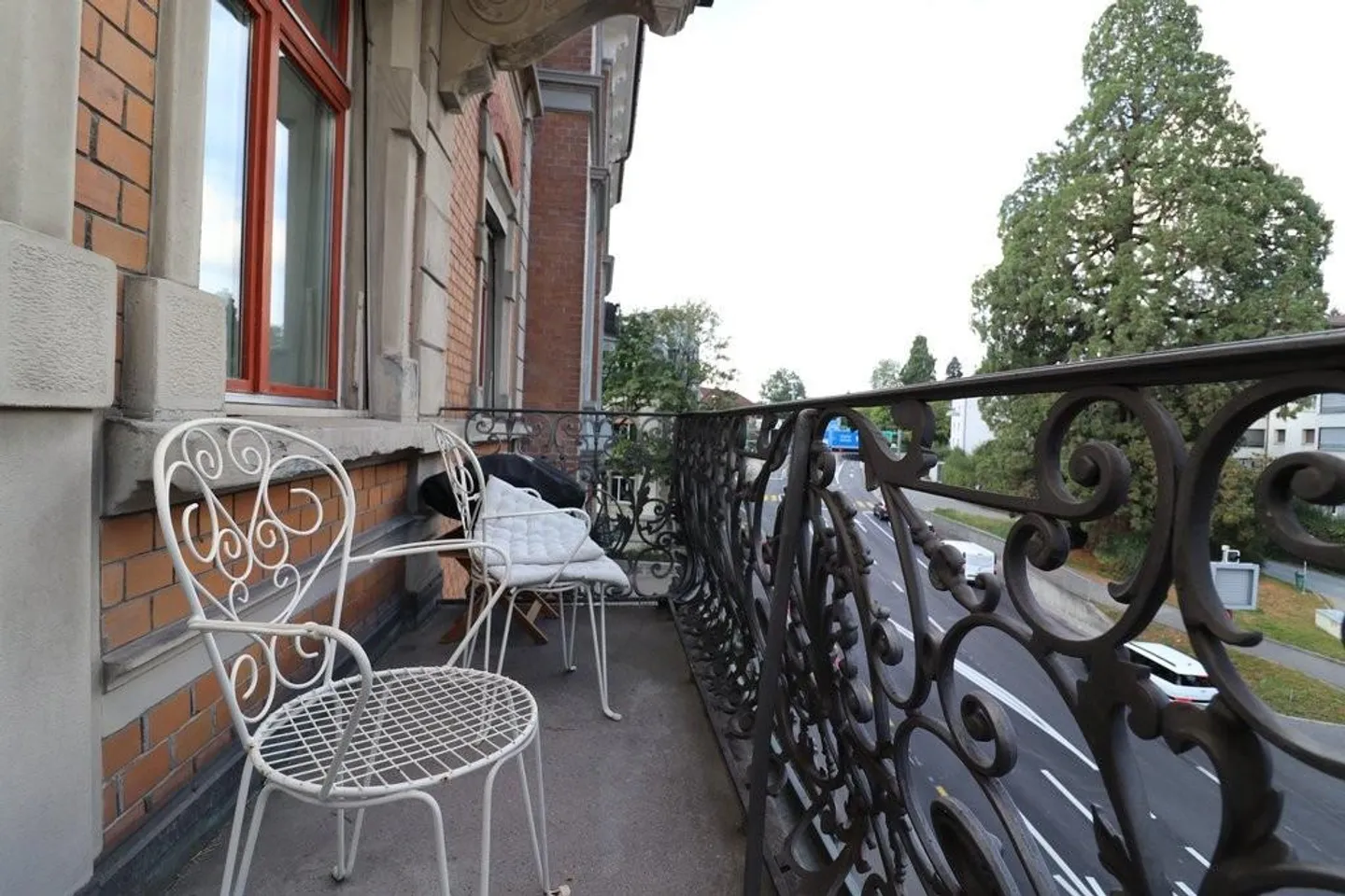 Spacious 3.5 Room Apartment with Balcony in Central Location - Photo 6 of 6