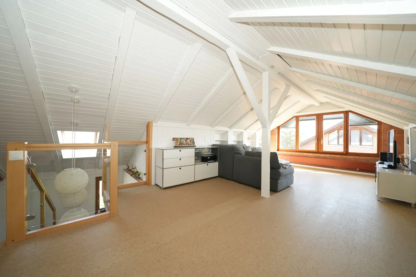 Stilvoll modernisiertes, einseitig angebautes Einfamilienhaus mit sonnigem Garten - Photo 10 of 13